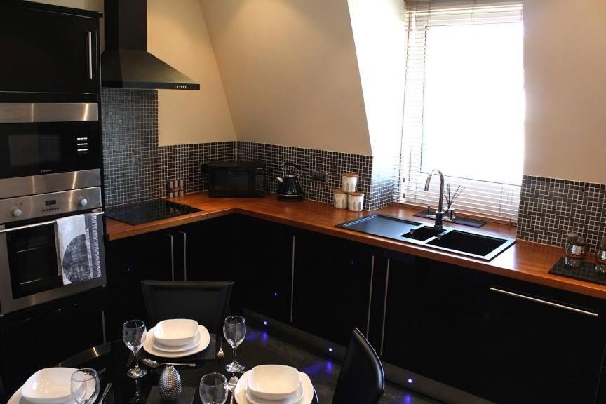 Prime 2 Bedroom City Centre Apt Aberdeen Bagian luar foto